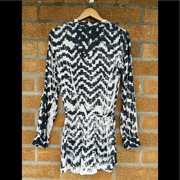Blue Life Wild and Free Romper in aztec size small - Picture 9 of 9